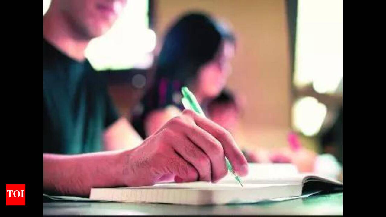 Burdwan Medical College Cheating Case: Grievance cell meets med students,  assures exam will remain clean | Kolkata News - The Times of India