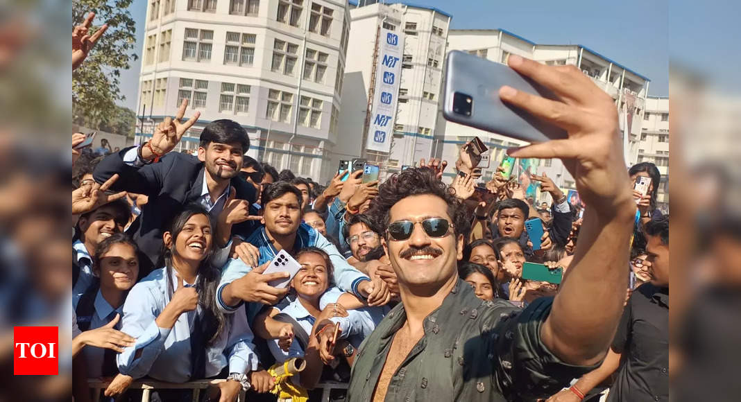 Vicky Kaushal visits a university in Kolkata to promote his upcoming film