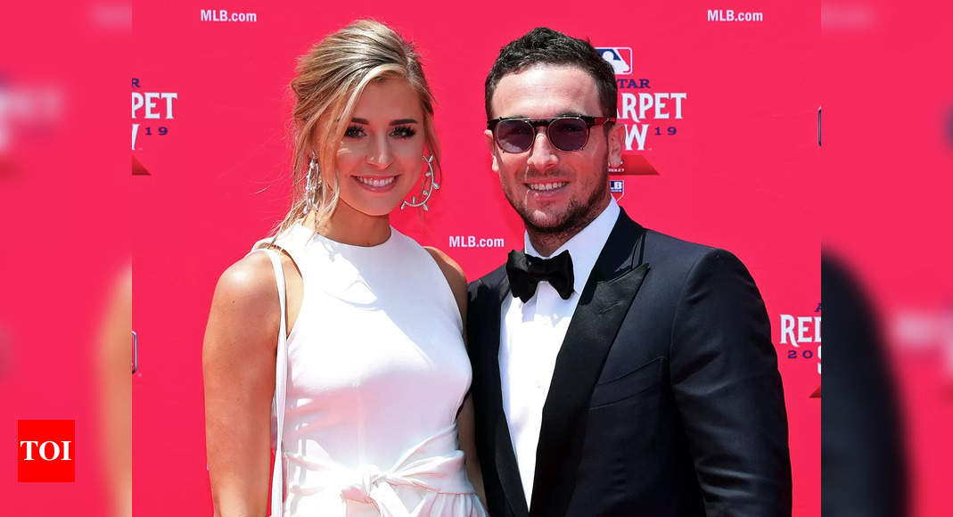 Alex Bregman's wife Reagan shares sneak peek into ‘best’ travel outfit before enjoying savory ‘pre-flight meal’