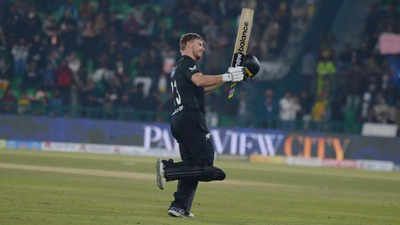 Phillips, Santner shine as New Zealand crush Pakistan by 78 runs