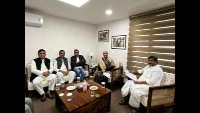 Bhatti seeks FinMin’s help in T getting pending funds, restructuring loans