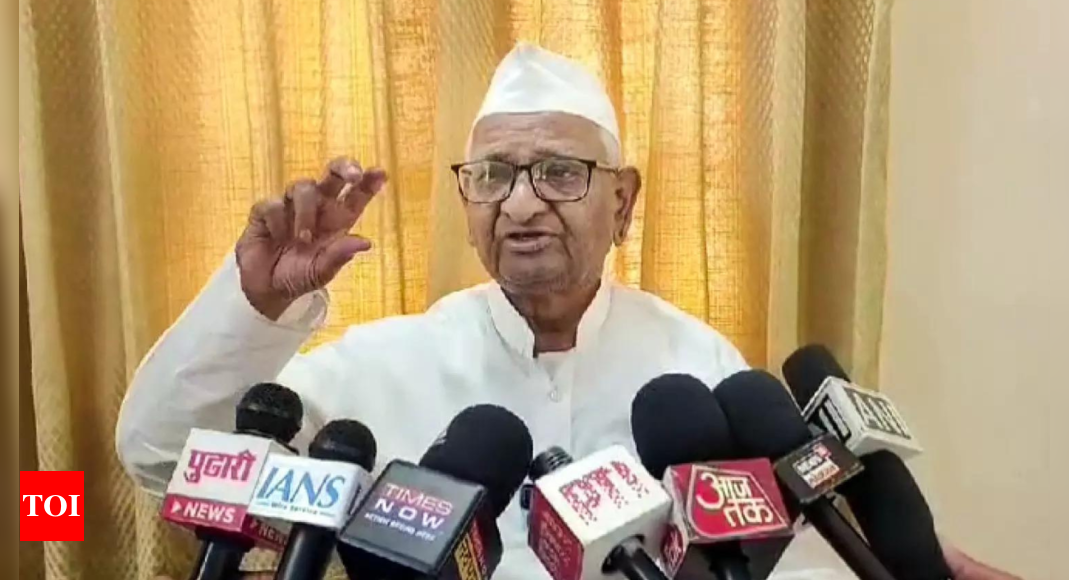 Liquor policy drowned Kejriwal, AAP: Anna Hazare