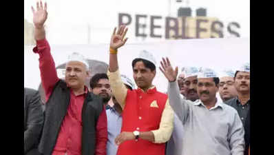 Kumar Vishwas’ wife in tears after Manish Sisodia’s defeat but not out of sympathy