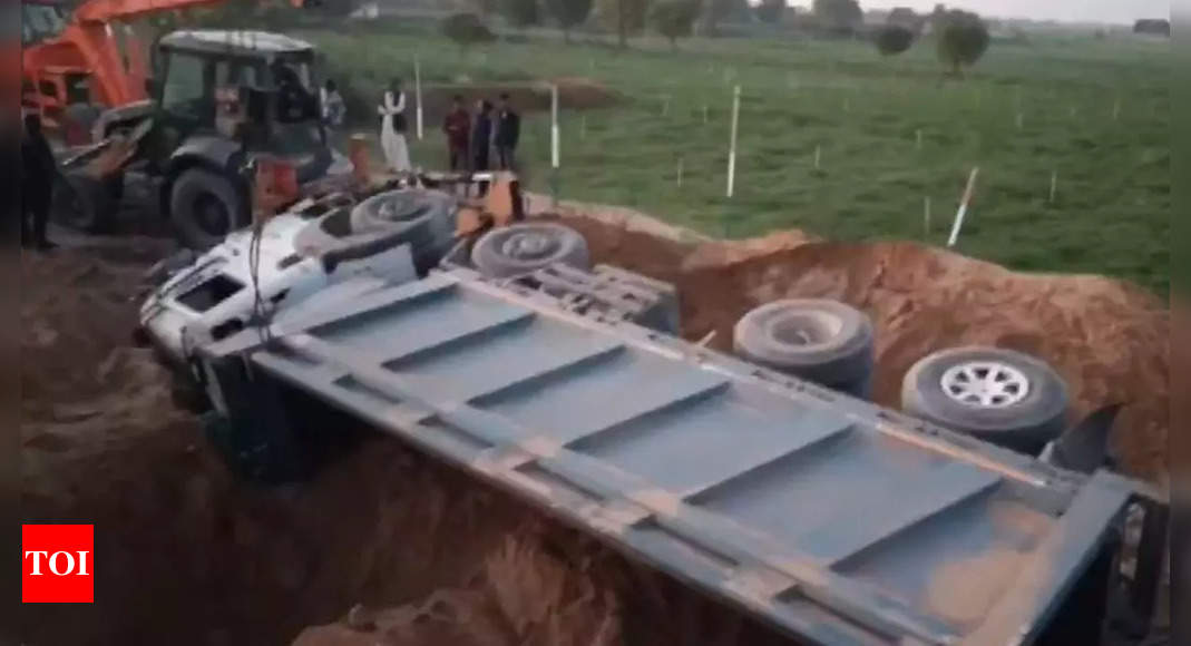 Four dead after dumper truck overturns and falls on them in Gujarat