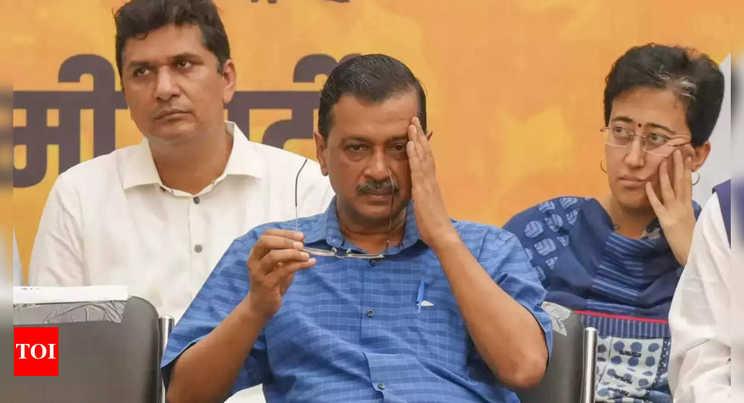 'Hold BJP accountable for poll promises': Kejriwal to Delhi AAP MLAs