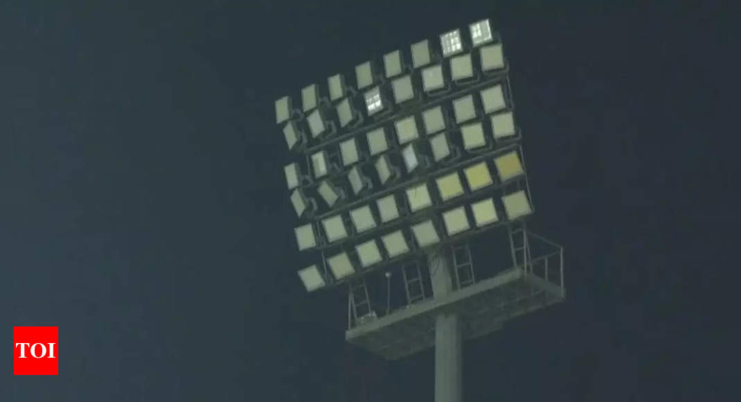 Floodlight failure halts India-England 2nd ODI in Cuttack