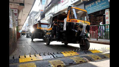 Spike barriers on Thane road sparks controversy over pedestrian safety