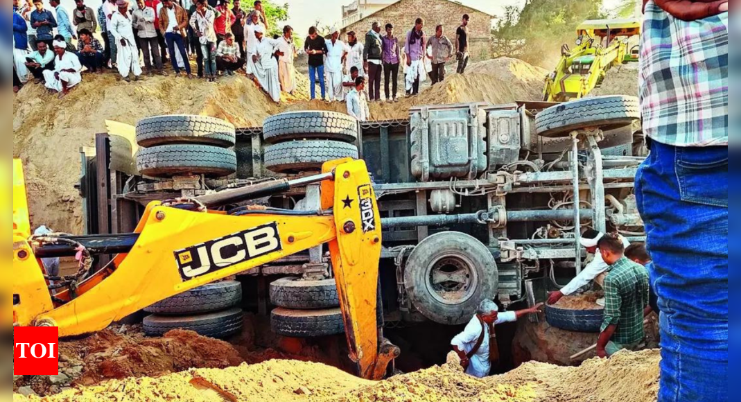 Three women labourers, toddler killed as dumper falls on them