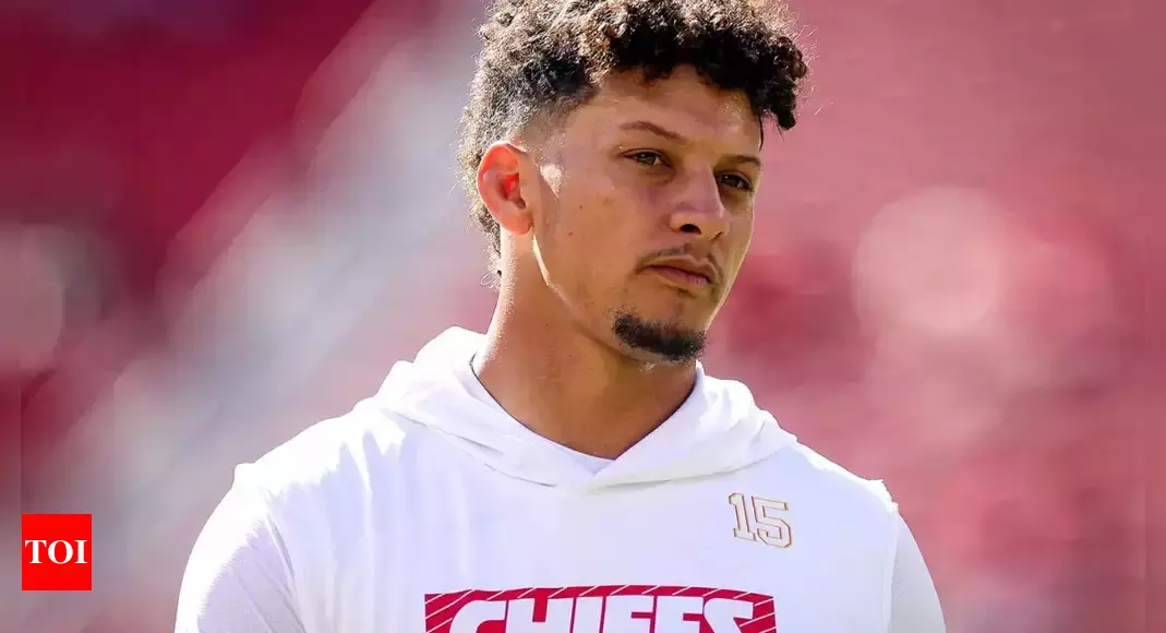 Where’s the Kansas City Chiefs Red? Patrick Mahomes Arrives Wearing Green Suit Before SuperBowl LIX