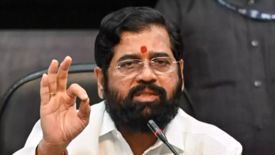 Deputy CM Eknath Shinde extends financial aid to family of Dehu Kirtankar