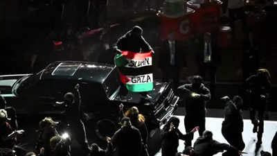 Man with a Palestinian Flag crashes Super Bowl Halftime performance; 'More interesting than the show', hails the internet