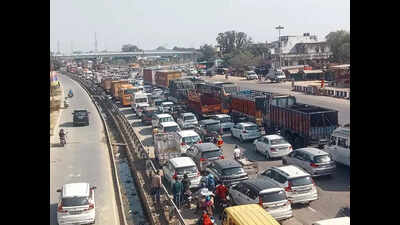 Kumbh devotees choke highways leading to Kashi