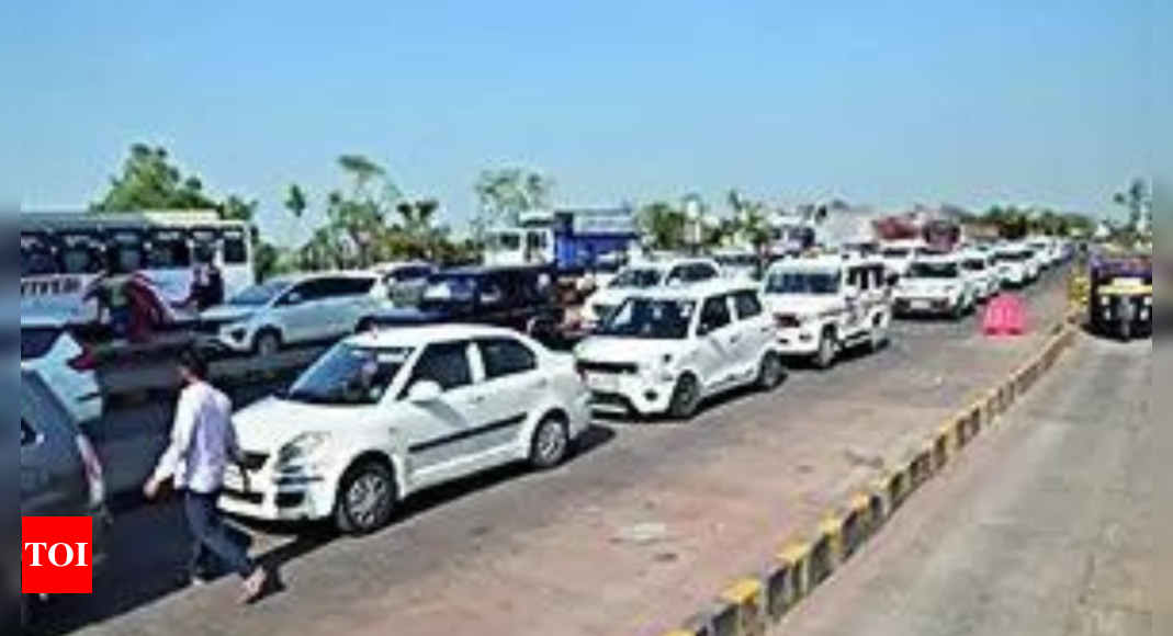 Maha Kumbh rush triggers mega jams on Madhya Pradesh-Uttar Pradesh border