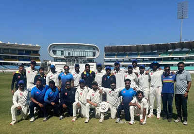 Gujarat crush Saurashtra to storm into Ranji Trophy semifinals