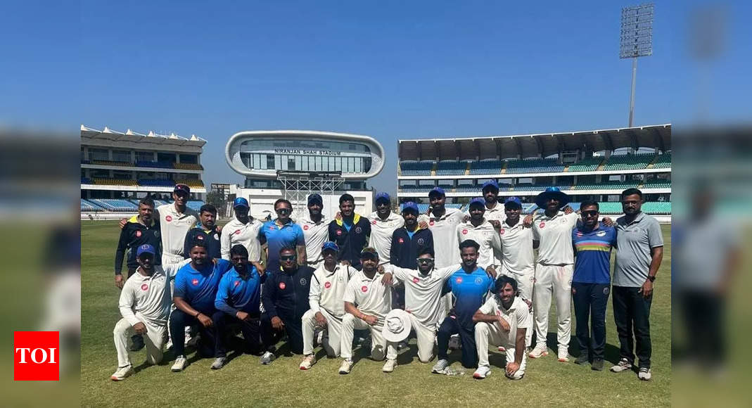 Gujarat crush Saurashtra to storm into Ranji Trophy semifinals