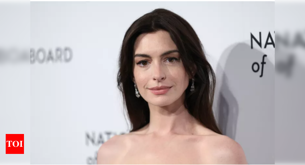 Anne Hathaway Cheers Loudly for Eagles While Taylor Swift Gets Booed at Super Bowl LIX