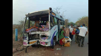30 tourists injured in accident near Almatti Dam