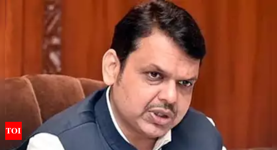 Maharashtra CM Devendra Fadnavis announces Rs 2 crore aid to kin of constable killed in Gadchiroli Naxal encounter