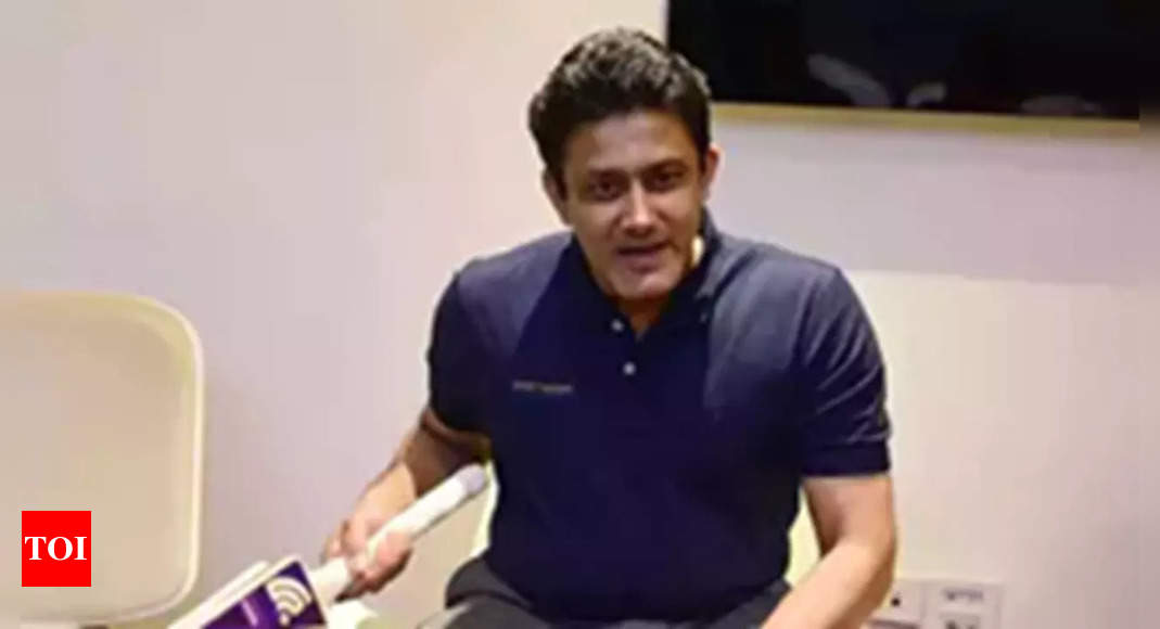 Maha Kumbh: Former Indian cricketer and coach Anil Kumble along with wife takes holy dip