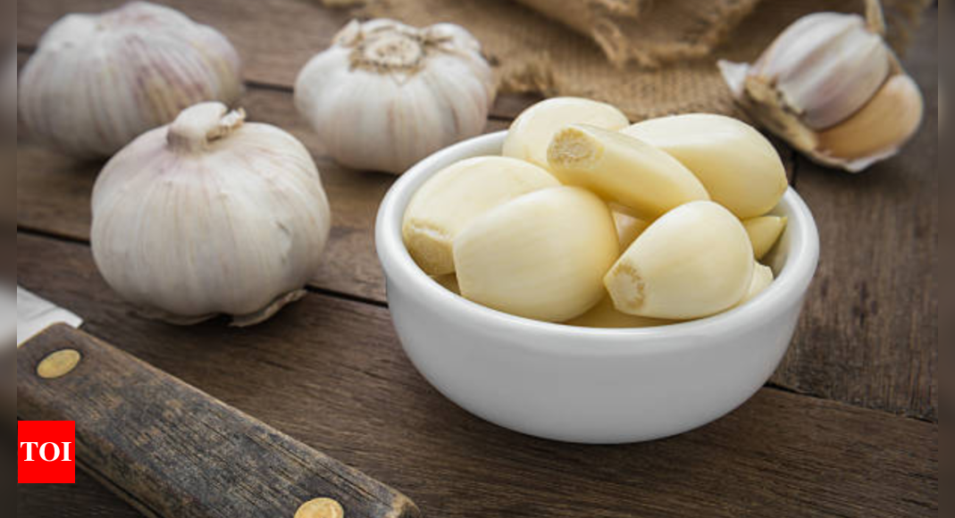 Why should one eat 2 cloves of raw garlic daily?