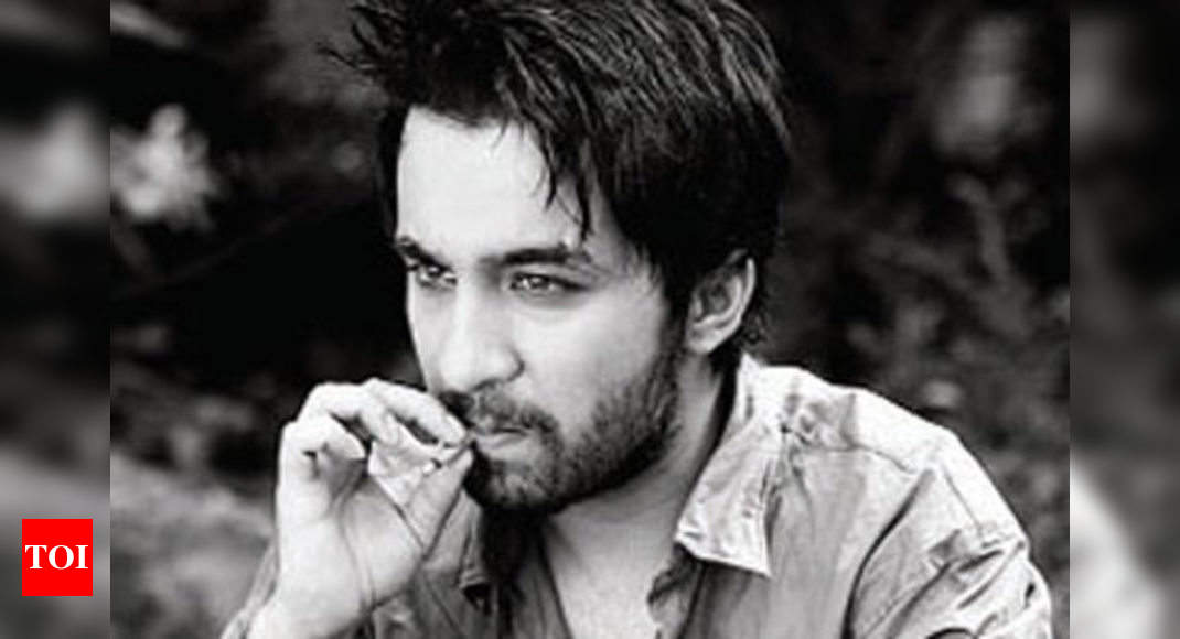 shakti-kapoor-s-son-siddhanth-gets-ugly-hindi-movie-news-times-of-india