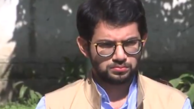 'Jo Maharashtra drohi hai, woh desh drohi bhi hai': Aaditya Thackeray targets Eknath Shinde after pat from Sharad Pawar