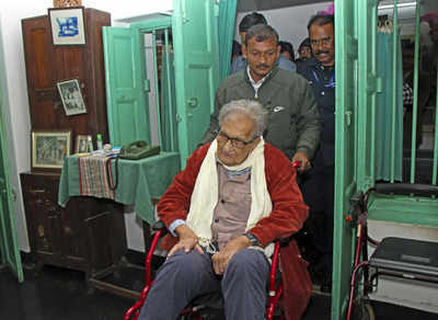 Amartya Sen calls for Congress-AAP unity, warns against Hindutva influence