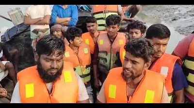 B’desh barge capsizes near Ghoramara