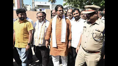 Govt demoralising cops, says Ashoka