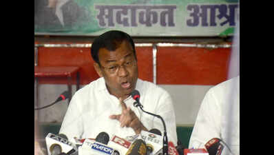 State Cong chief reinstates expelled members