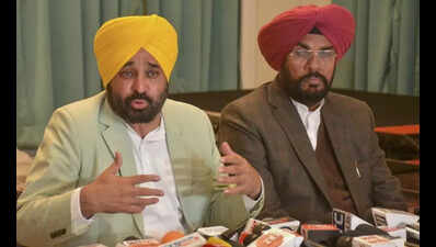 Punjab officials asked to check corruption or face action