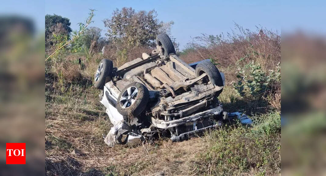 Car overturns, 3 returning from birthday party die | Nagpur News - The ...