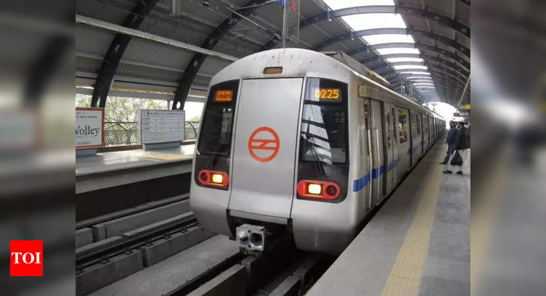 Students carrying CBSE Admit Cards will be given priority during security checks: Delhi Metro - The Times of India