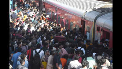 Massive surge of pilgrims pushes Patna Junction to its limit