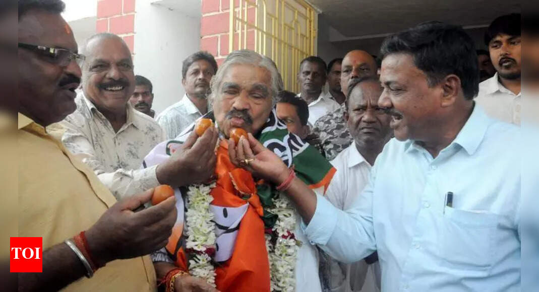 Veteran Routray returns to Cong fold after removal of expulsion ...