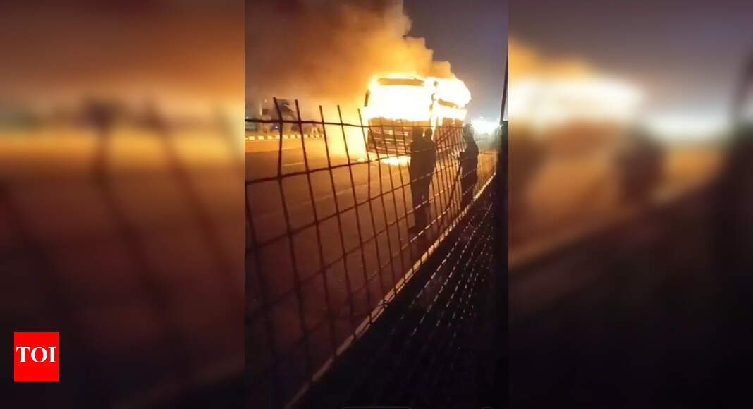 1 dead, 51 escape as bus from Maha Kumbh to Rajasthan goes up in flames ...