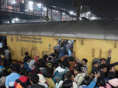 New Delhi railway stampede: Pictures, videos show chaos at railway station