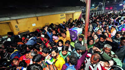 15 killed as Kumbh rush leads to stampede at New Delhi station