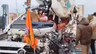 4 dead, several injured in bus-tempo accident on Purvanchal Expressway