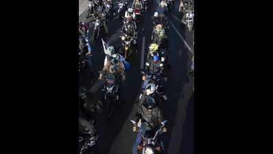 52 bikers race, perform stunts at Bandra Reclamation & WEH, held