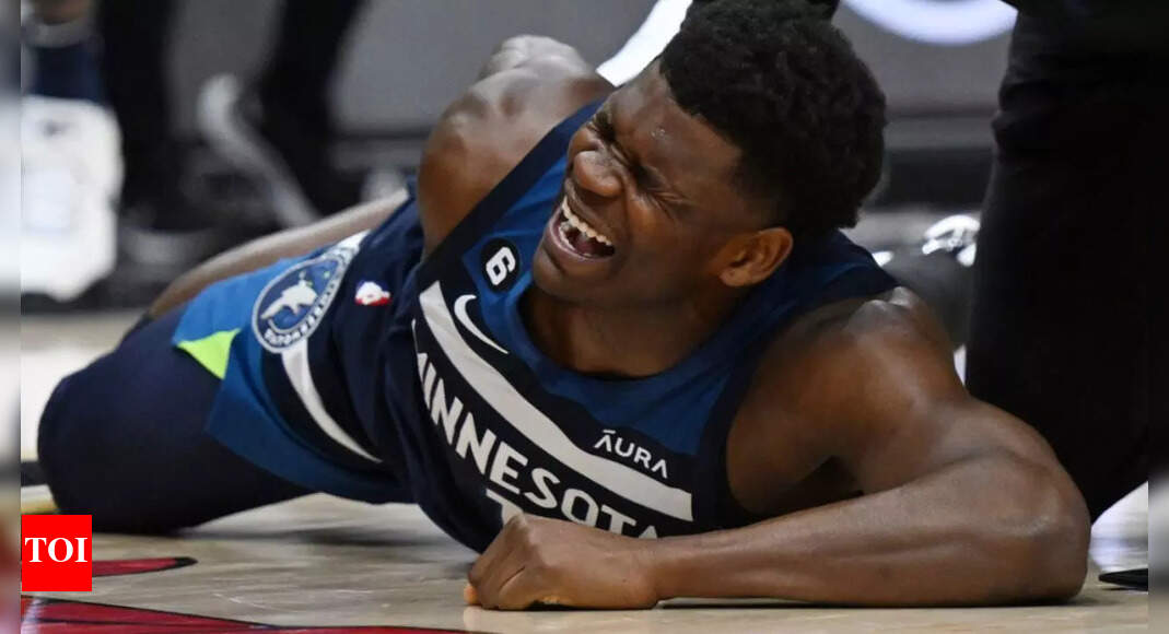 Anthony Edwards injured during a game