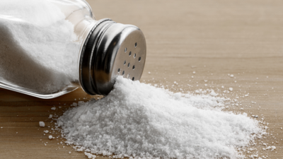 How does replacing sodium with potassium salt in your diet reduce heart risks?