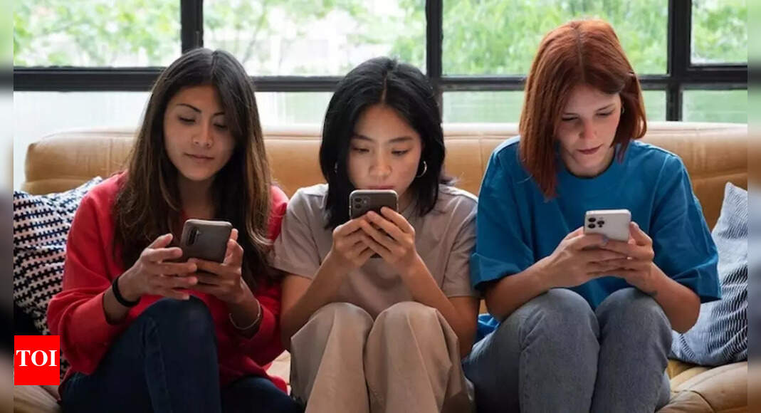 Suffering from anxiety? These phone habits are the red alerts - The ...