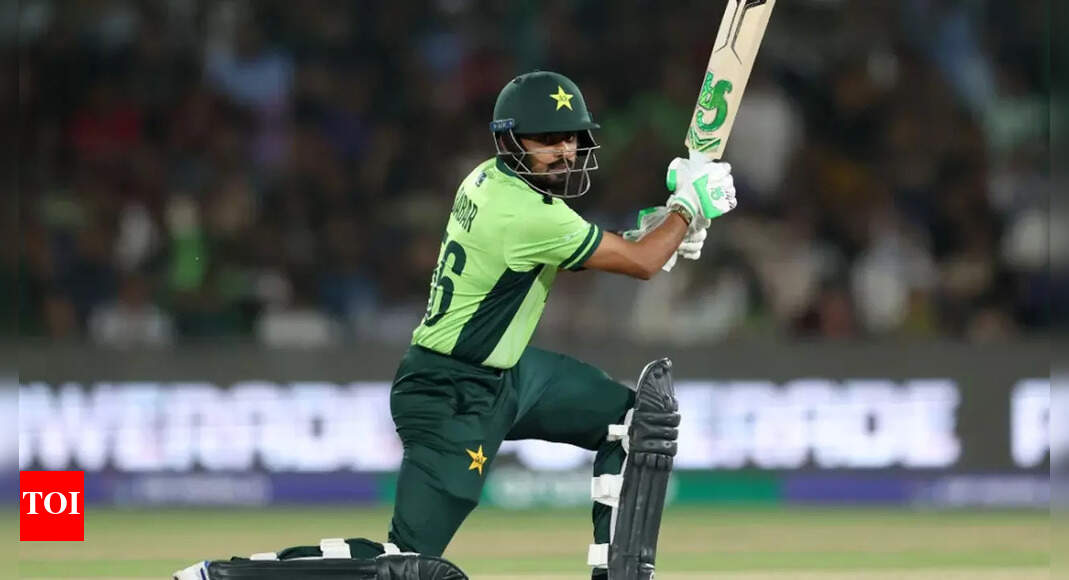 PAK vs NZ Live: Babar Azam falls as Pakistan lose way in chase