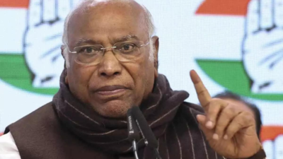 'Stay away from weak who run away in difficult times': Kharge to party workers