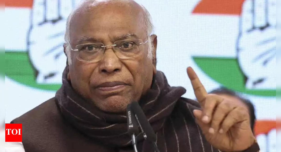 'Stay away from weak who run away in difficult times': Kharge to party workers