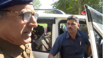 Ravneet Bittu Security Vs Chandigarh Police:Scuffle erupts outside ...