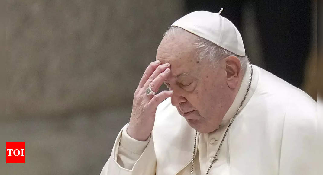 Pope Francis told aides 'his end is near' amid pneumonia scare: Report