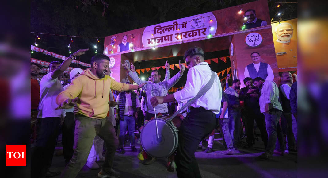 Celebrations outside Rekha Gupta’s residence as BJP names her Delhi CM