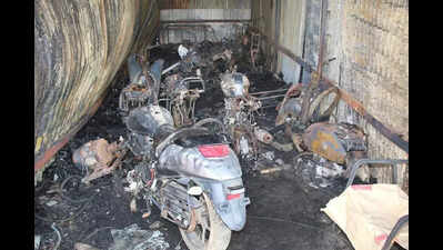 Seven shops, several vehicles reduced to ashes in massive fire near Dewas Naka